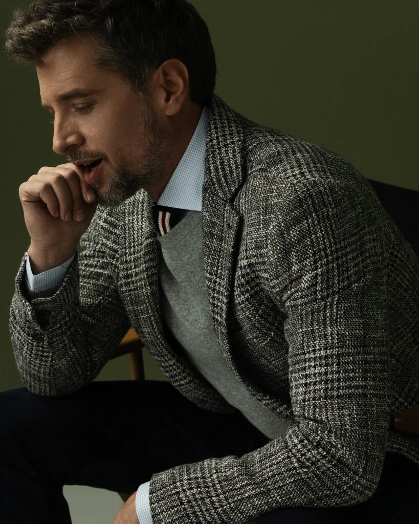 WINTERS EMBRACE. DRESSCODES GRACE